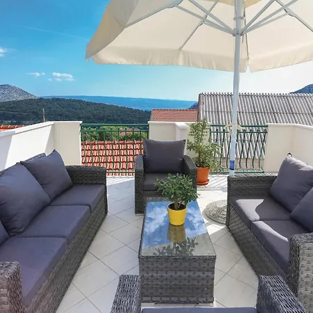 Holiday home Gorgeous In With Outdoor Swimming Pool