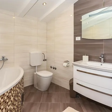 Gorgeous In With Outdoor Swimming Pool Holiday home *
