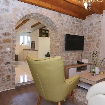 Gorgeous In With Outdoor Swimming Pool Holiday home *