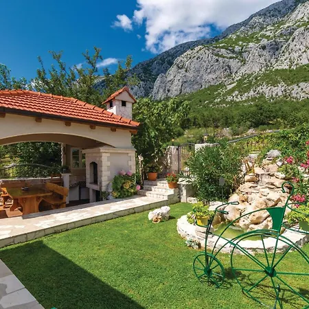 Gorgeous In With Outdoor Swimming Pool Holiday home *