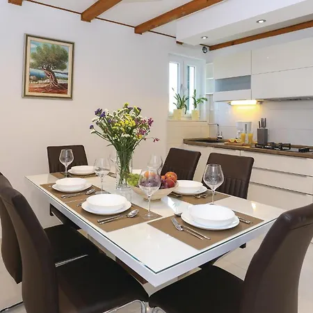 Holiday home Gorgeous In With Outdoor Swimming Pool