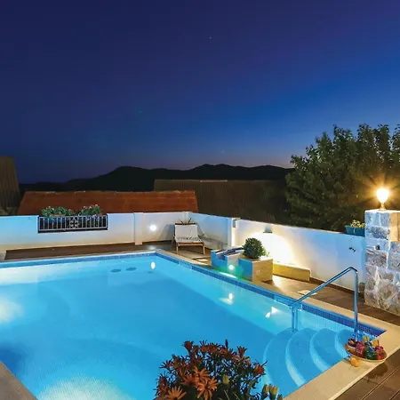 Gorgeous In With Outdoor Swimming Pool Holiday home